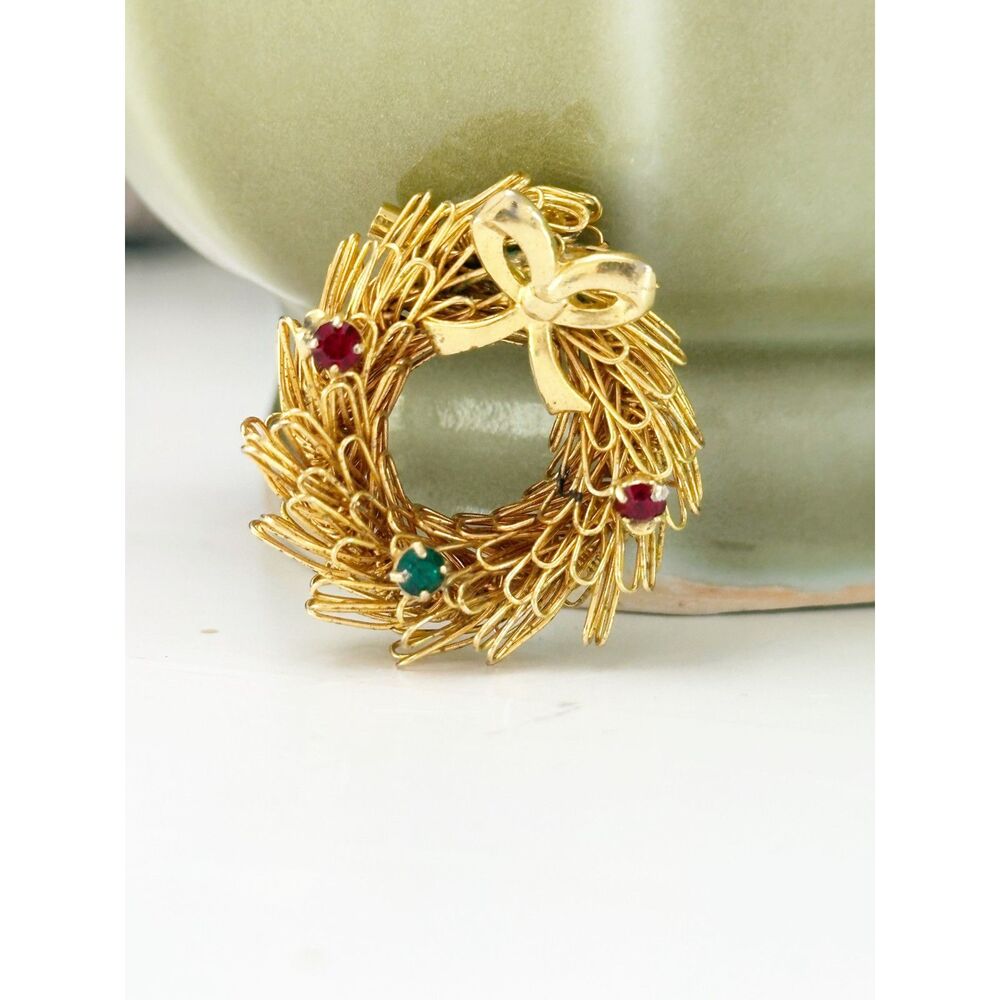 Vintage Gold Tone Christmas Wreath Brooch